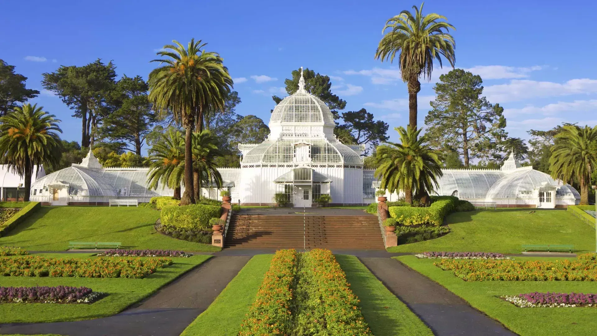 Außenansicht des San Francisco Conservatory of Flowers.